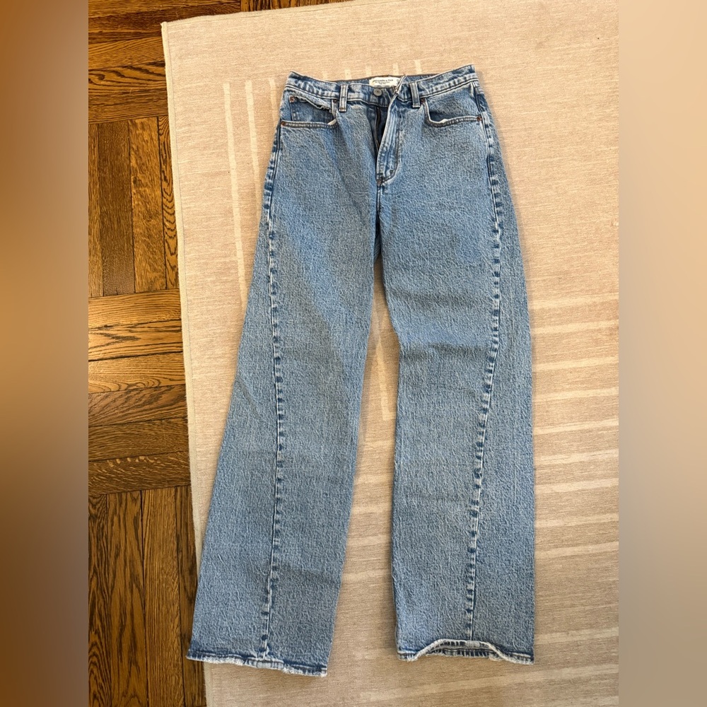 Abercrombie 90s Relaxed High Rise Jean, size 27